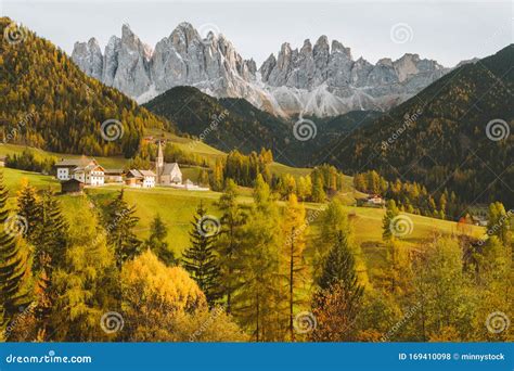 Val Di Funes No Dolomites No Pôr Do Sol Tirol Do Sul Itália Foto de