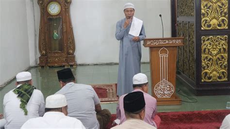 Bupati Bungo H Mashuri Sp Me Sholat Tarawih Malam Pertama Di Masjid