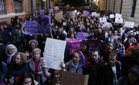 Más De 4 000 Personas Dan «voz A Las Asesinadas En La Marcha Del 25n