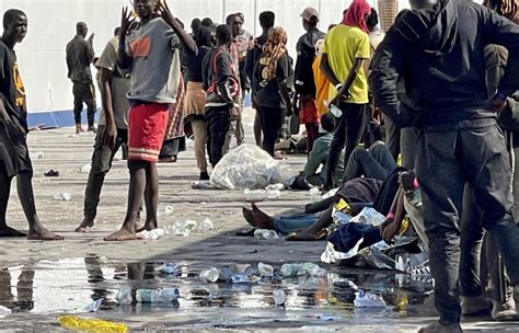 Migranti A Lampedusa Situazione Fuori Controllo All Hotspot Oltre 7