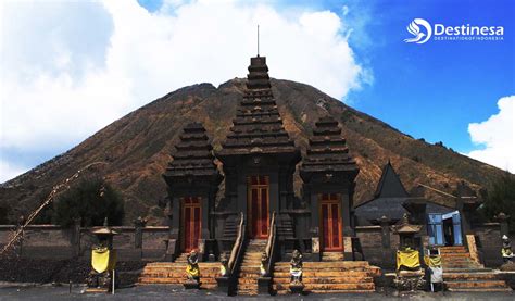 Pura Luhur Poten Bromo Sejarah Arsitektur Dan Budaya Bromo