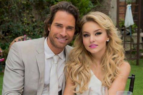 Angelique Boyer Y Sebastián Rulli Son Vistos Juntos Con La Familia E