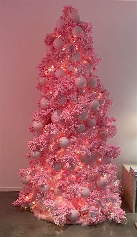 Pin By Lindsay Cash On V A M P Christmas Christmas Themes Decorations