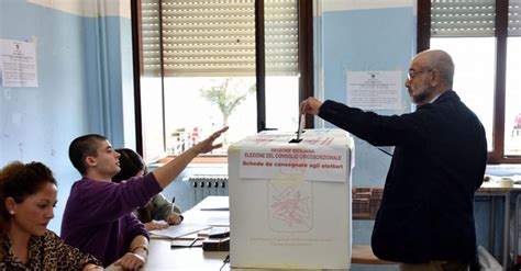 Ballottaggi Affluenza In Calo Al 37 5 Voto Fino Alle 15 Primo