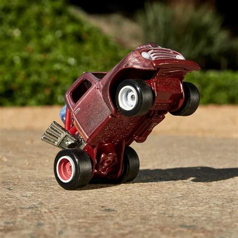 Hot Wheels MotorTrend Roadkill Stubby Bob