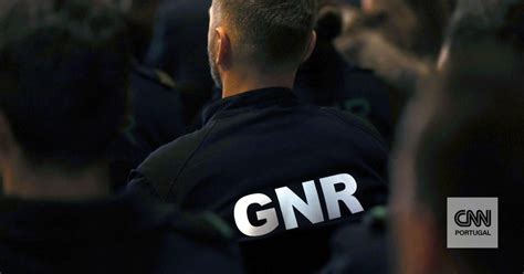 Gnr E Psp Detêm 67 Pessoas E Apreendem Armas E Droga Em Operação De