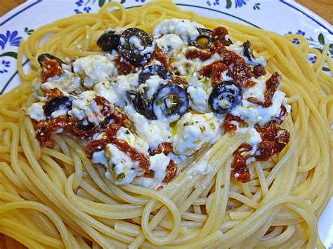 Spaghetti Mit Feta Getrockneten Tomaten Und Oliven Von Nutshell