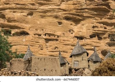 Abandoned Cliff Dwellings On Bandiagara Escarpment Stock Photo 667446007 | Shutterstock