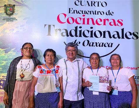 Felicitación de las cocineras por representar a Zautla en el Cuarto