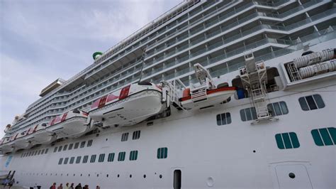 Atraca En El Puerto De Motril El Barco M S Grande De Su Historia Ideal