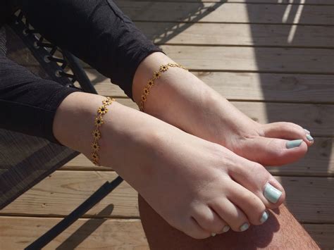 Showing Off Her Anklet 16 Nude Pics XHamster