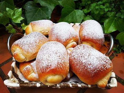 Delicious Cream-Filled Buns - Creamy Delights!