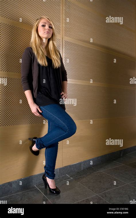 Blonde Woman High Heels Full Stockfotos Und Bilder Kaufen Alamy