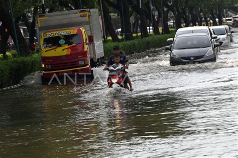 Dampak Banjir Di Kelapa Gading Jakarta Antara Foto