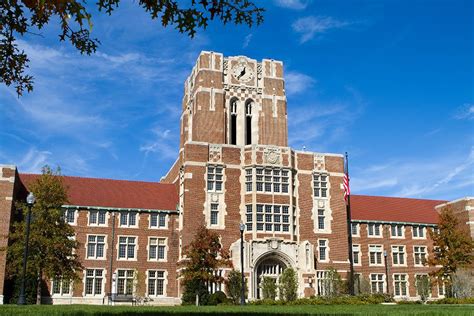 University of Tennessee Admits 19,472 to Class of 2028 - Crimson ...