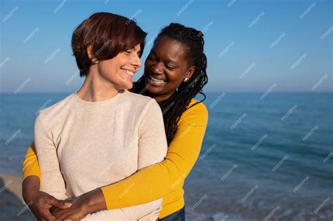 Premium Photo Medium Shot Lesbian Couple At Seaside