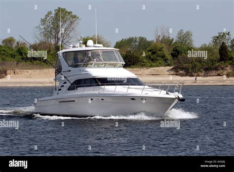 Cabin Cruiser New Hi Res Stock Photography And Images Alamy