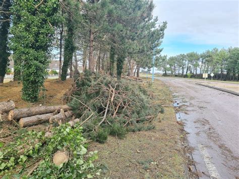 Photos vidéo Pirou Toiture arrachée arbres tombés La commune