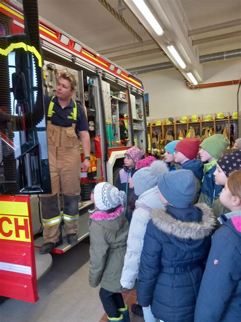 Besuch Der Klassen Bei Der Feuerwehr Preysing Grundschule Aschau