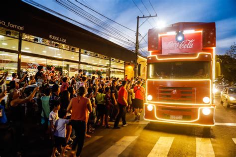 Salvador Receber Dois Dias De Desfiles Da Caravana De Natal Da Coca