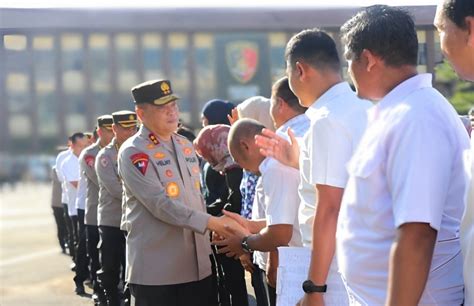 Moment Kapolda Lampung Hampiri Dan Salami Anggota Saat Halal Bihalal