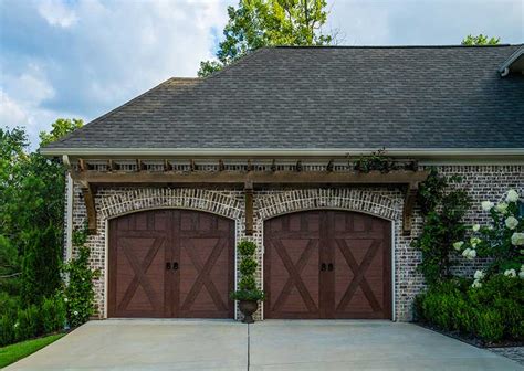 Carriage House Garage Door | Garage Styles | DistribuDoors