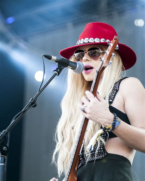 Orianthi- According To Her - BackStage360.com