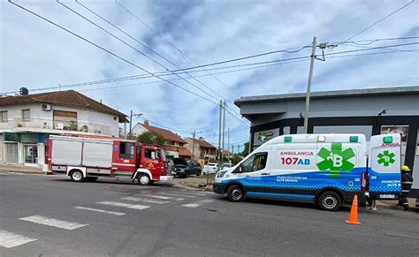 Adrogu Perdi El Control Y Termin Subido A La Plazoleta Noticias