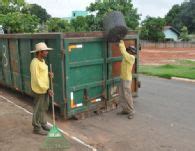 Caçamba para o recolhimento de entulhos do projeto Bairro Limpo chega