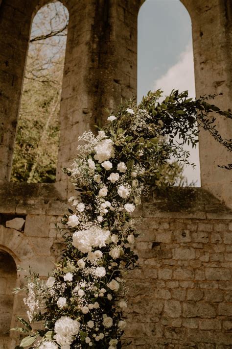 Un mariage chic à l Abbaye Notre Dame de Fontaine Guérard