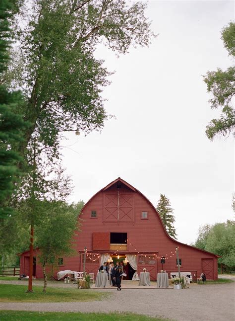 A Chic Upscale Country Wedding At Snake River Ranch In Wilson Wyoming