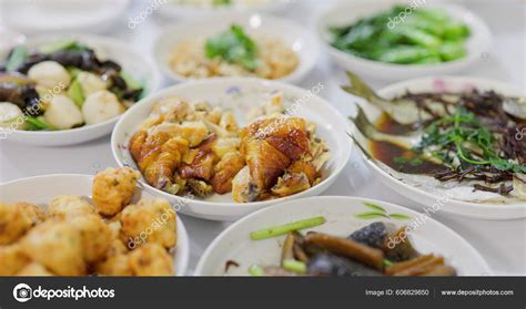 Chinese Family Dinner Home — Stock Photo © leungchopan #606829850