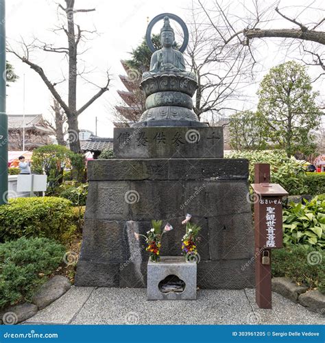 The Kannon Bodhisattva Statue In Tokyo Japan Editorial Image Image