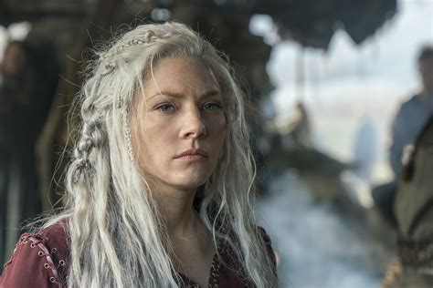 Vikings Midseason Premiere Sneak Peek Lagertha Stands Her Ground TV