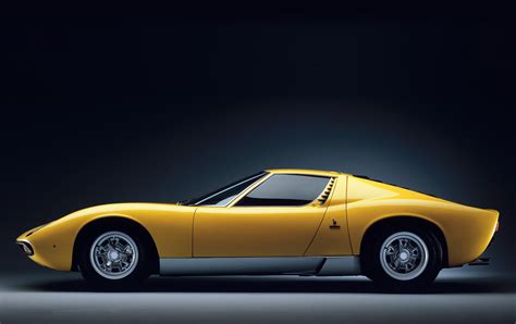 La Lamborghini Miura première supercar de l'histoire vient de souffler ...