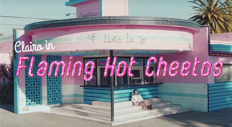 Flamin Hot Cheetos è il nuovo video di Clairo