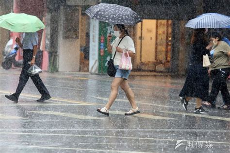 天氣預報》雨還沒下完！西南風挾水氣「雷雨不定時狂炸7天」，2地區雨勢最大 風傳媒