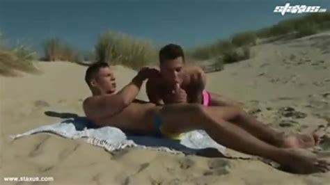 Adonisse Haben Sex Am Strand Gayfreude