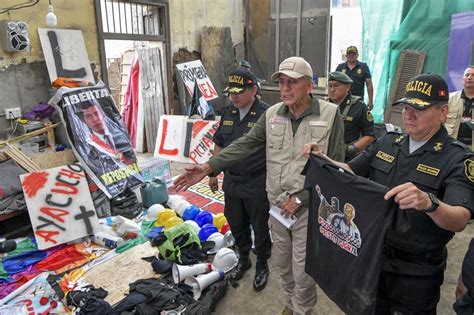 Pnp Incauta Armas Y Escudos Artesanales Que Iban A Ser Usados En