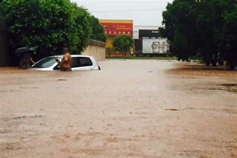 Chuva forte atinge Três Lagoas deixa pontos alagados e causa prejuízos