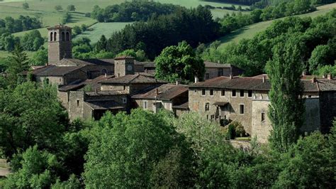 Ce Village M Di Val Unique Au Monde Pr S De Lyon Est L Un Des Plus