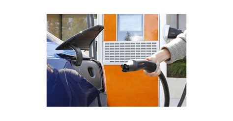 Chargepoint Ramps Up Production Of Tesla Compatible Nacs Ev Chargers