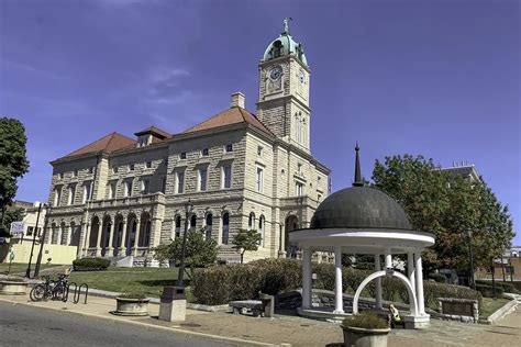 Historic Sites in Harrisonburg, Virginia - Colonnade Apartments