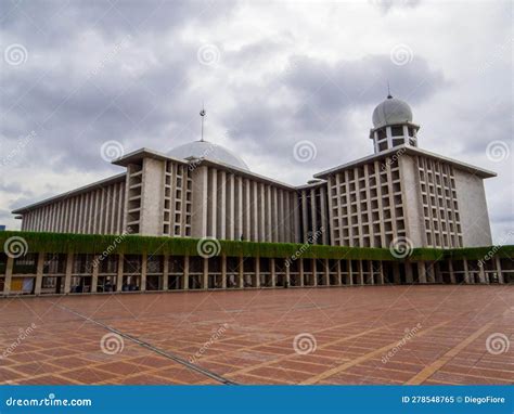 Istiqlal Mosque, Jakarta, Indonesia Editorial Image - Image of pray ...