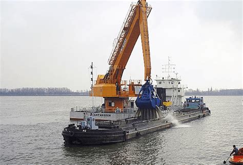 Manutention portuaire Seram dragage grue équilibrée Seram