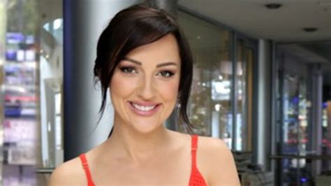 pink rs SKINULA SE U BIKINI U TREĆEM MESECU TRUDNOĆE Aleksandra Prijović prvi put pokazala