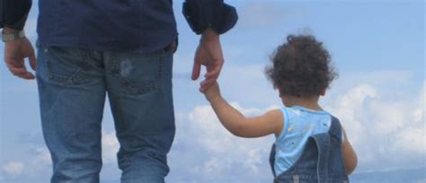 Francia ai gay negato il ricorso alla provetta ma se il figlio nasce all estero potrà essere