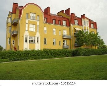 Yellow House Red Roof Stock Photo 13615114 | Shutterstock