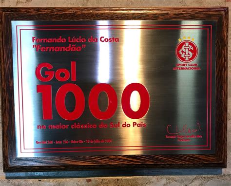 Inter reinaugura placa em homenagem a Fernandão pelo gol 1000 em Gre