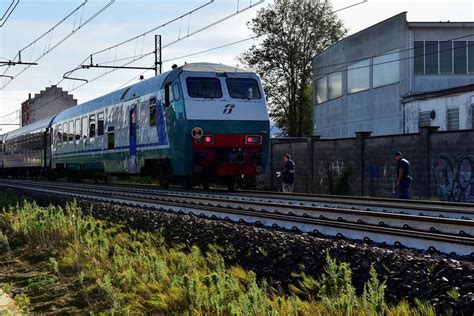 Cinco Muertos Y Dos Heridos Al Ser Arrollados Por Un Tren Cerca De